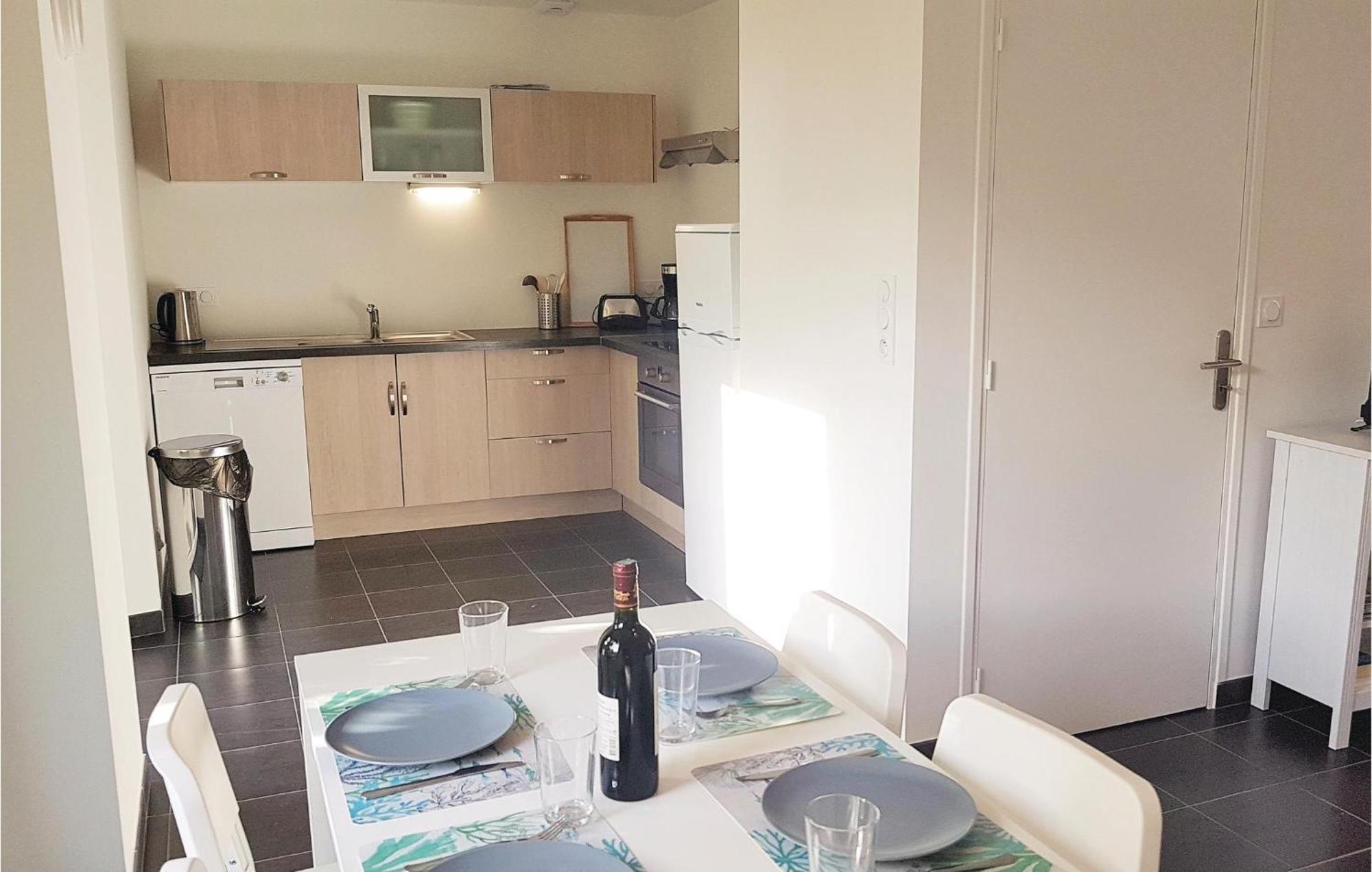 Beautiful Home In Erdeven With Kitchenette Ngoại thất bức ảnh