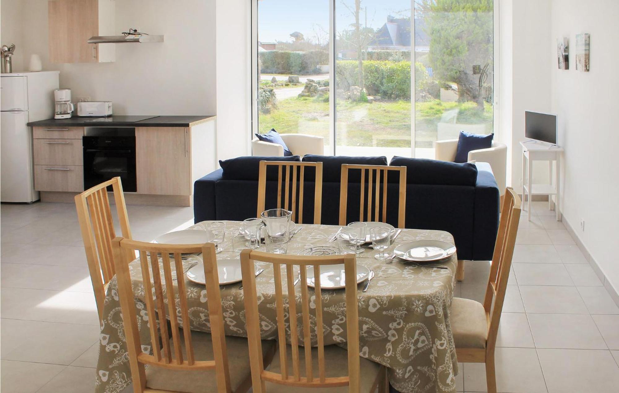 Beautiful Home In Erdeven With Kitchenette Ngoại thất bức ảnh